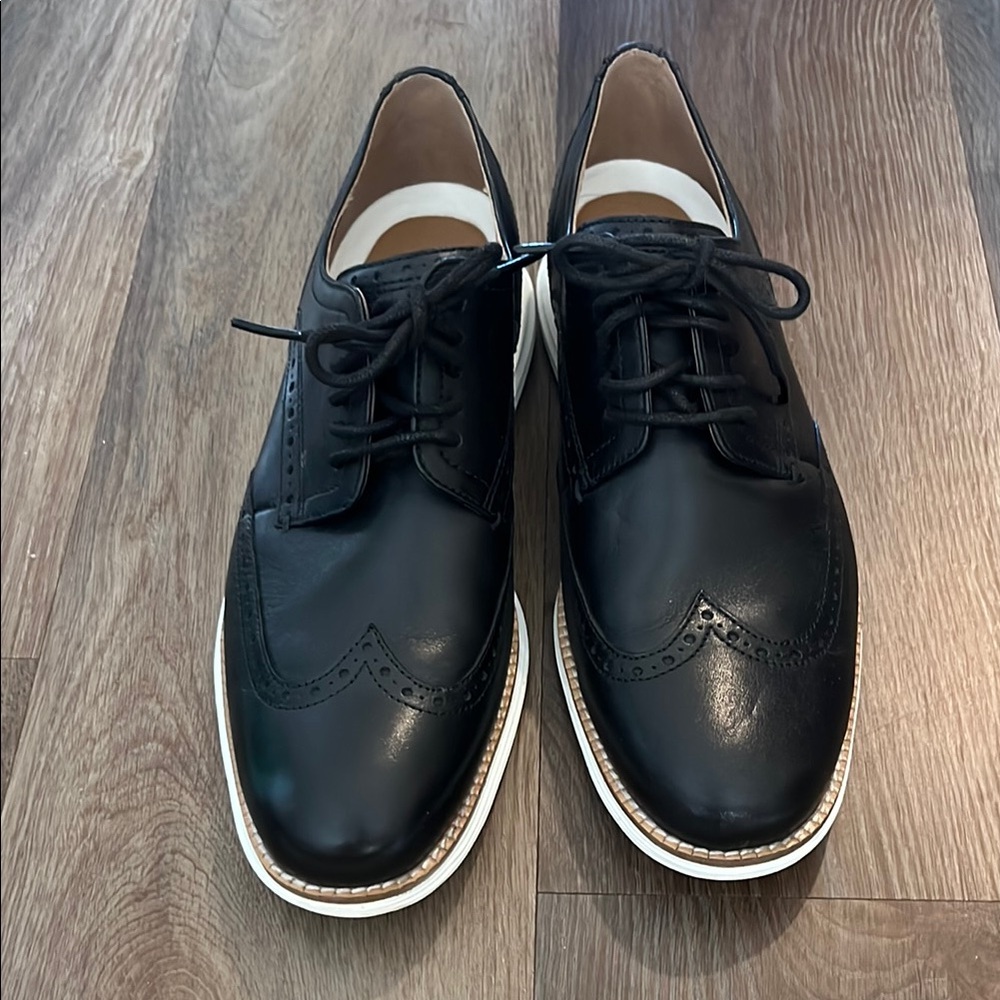 Cole Haan SZ 9M men’s Original Grand Oxford style shoes. Excellent condition